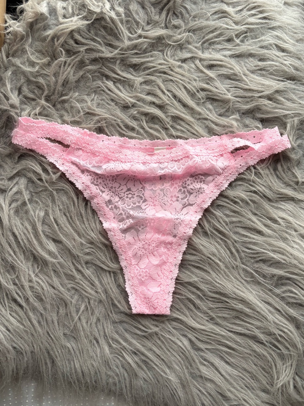 VS PINK wink lace thong panty small NWT